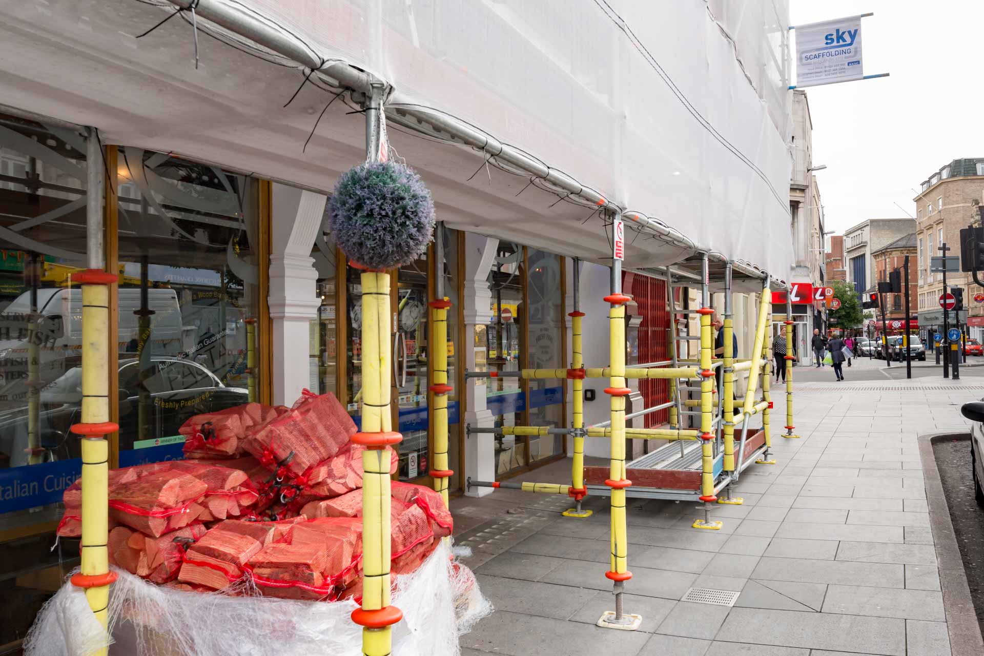 slider-sancarlos Pavement protection on a Leicester City shopfront